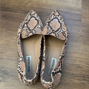 Steve Madden Snakeskin Pattern Flats - Tan and Black